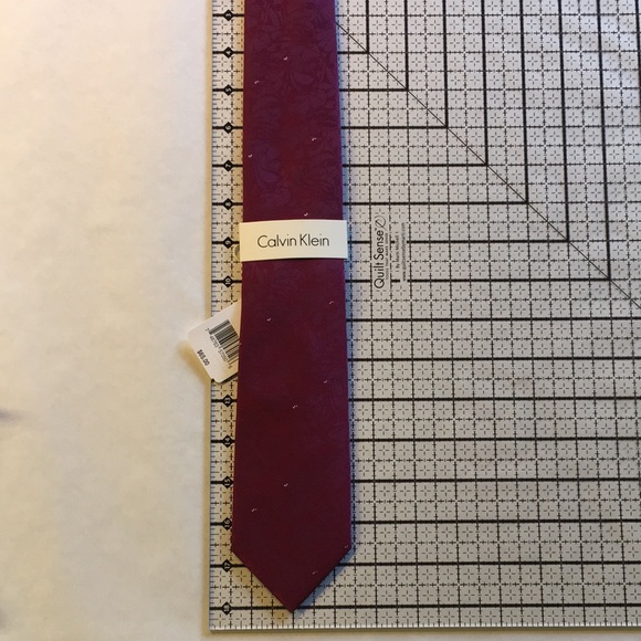 Calvin Klein dark rose tie - Picture 6 of 9